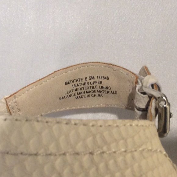 SOLD-OTBT Meditate Size 6.5M Beige Leather Thong Flip Flops Wedge Sandals -EUC - Picture 7 of 8